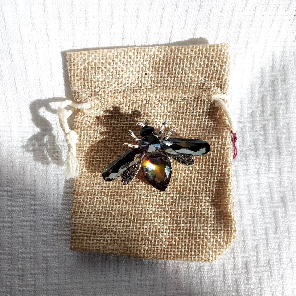 Dark Blue Fly Bug Rhinestone Crystal Pin Broach - Picture 2 of 2